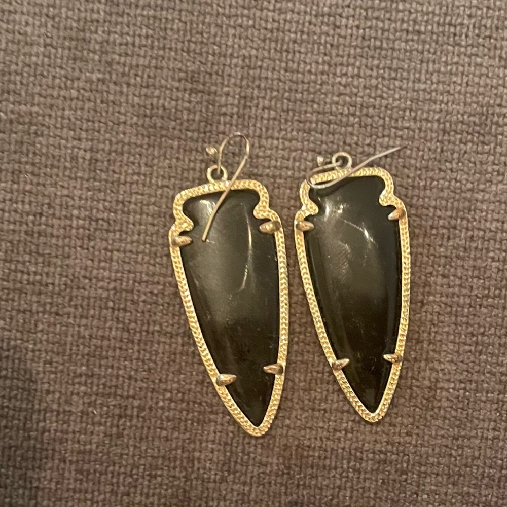 Kendra Scott Skylar Earrings black arrowhead with gold tone
